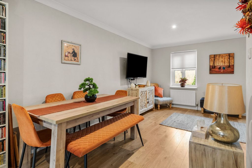 Property photo 3 of 23