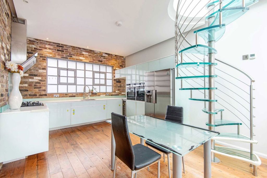 Property photo 2 of 9