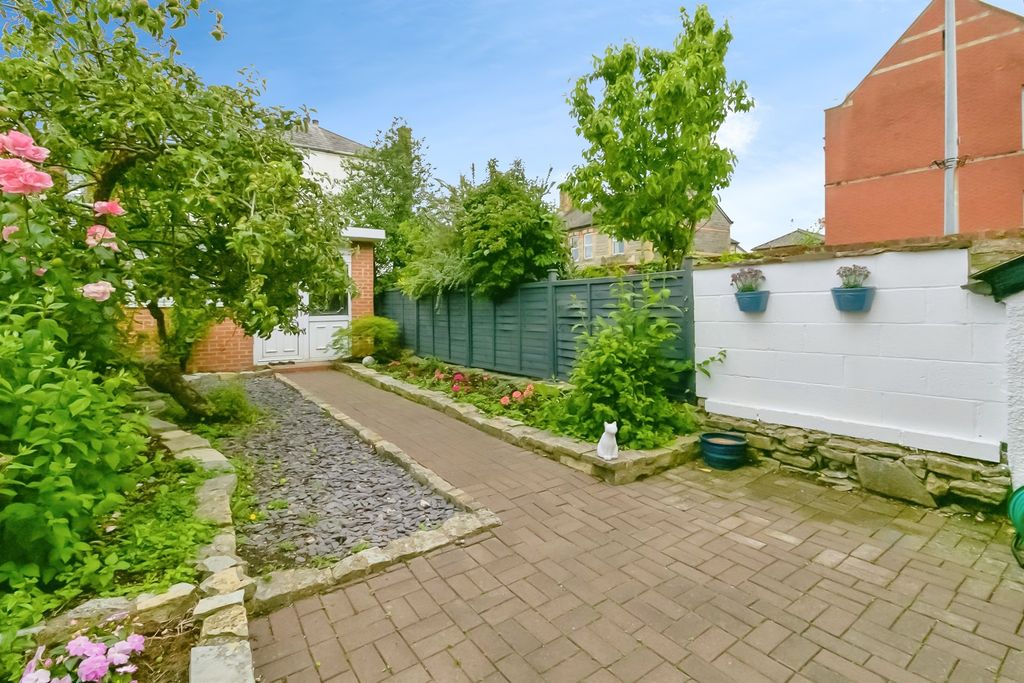 Property photo 3 of 17