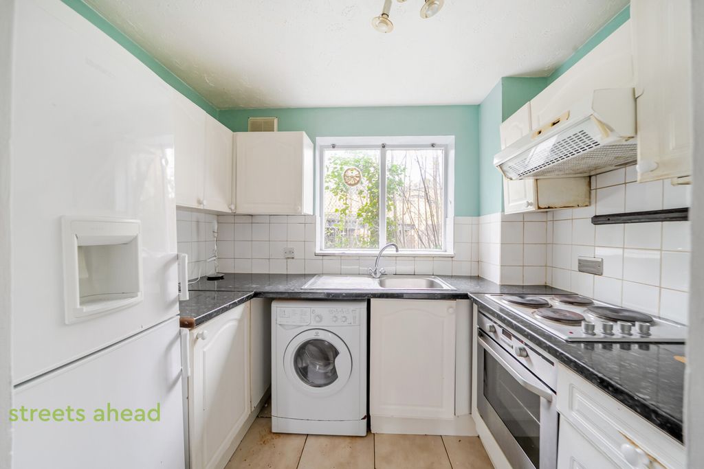 Property photo 3 of 18 B55F2131-Db26-45d...