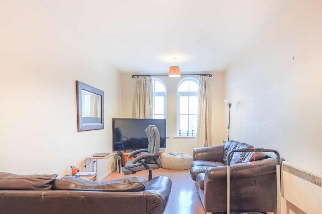 Property photo 2 of 20