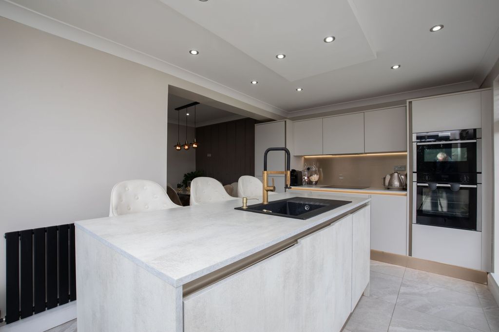 Property photo 3 of 32