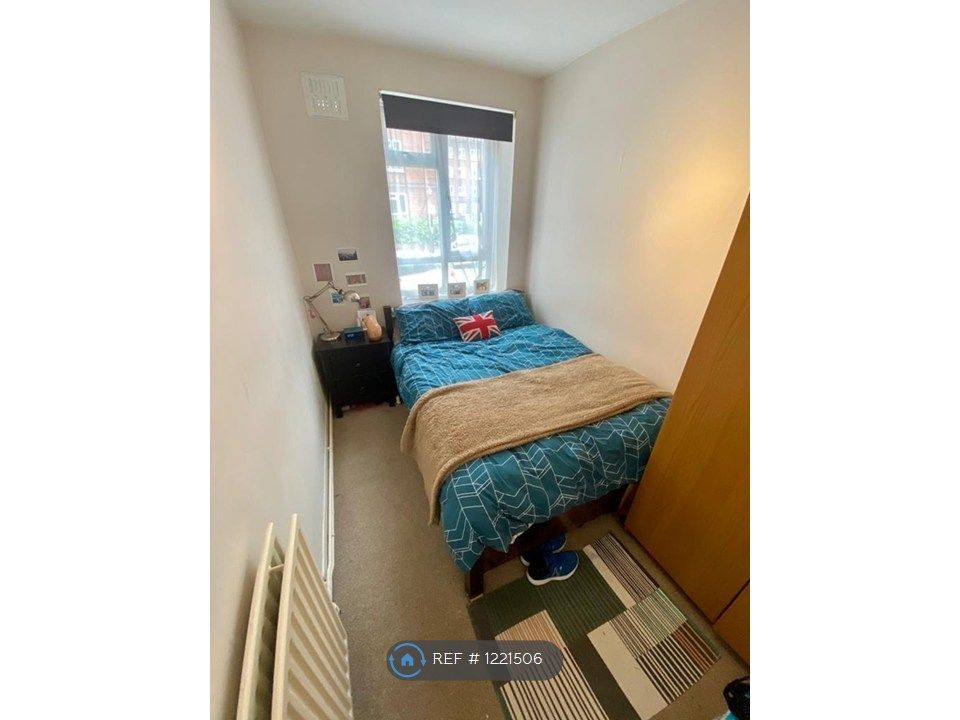 Property photo 1 of 5 Smaller Bedroom - Double