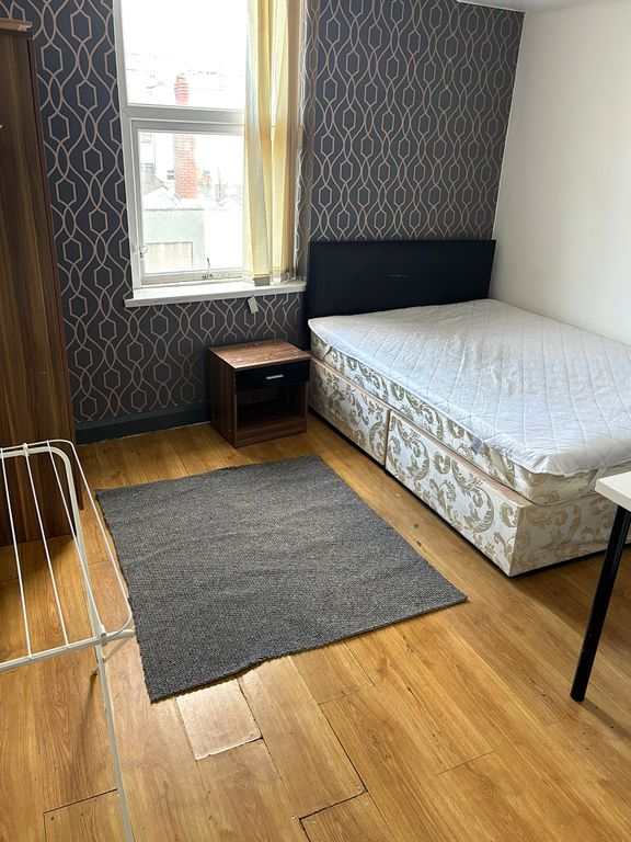 Property photo 1 of 4