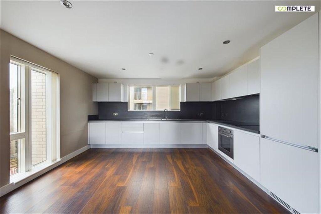 Property photo 1 of 17 (Main)