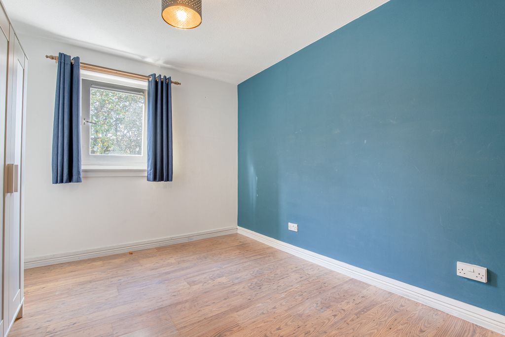 Property photo 2 of 10 Bed1Angle1