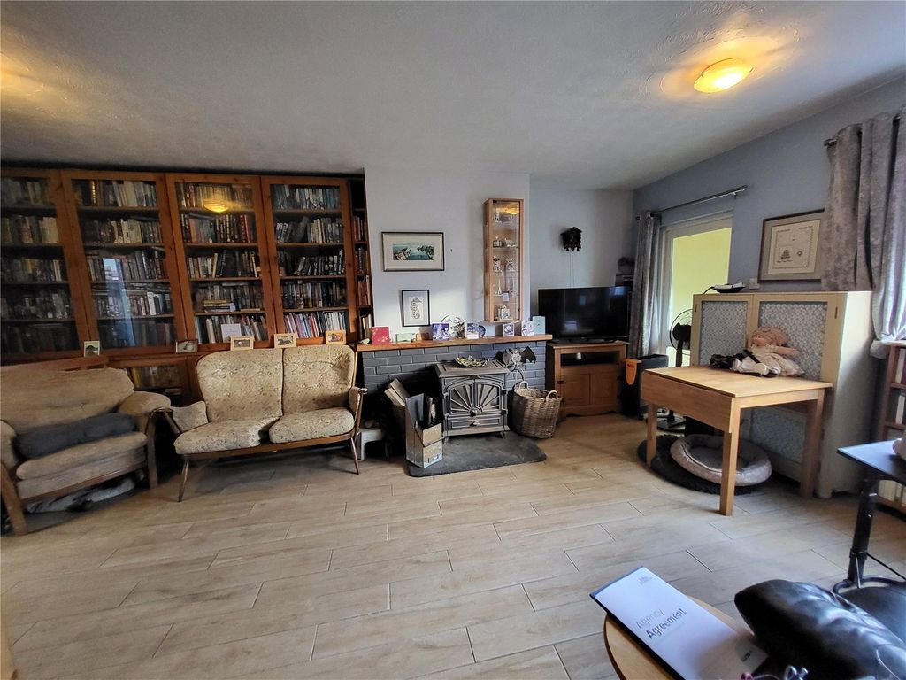Property photo 2 of 16 Picture No. 18