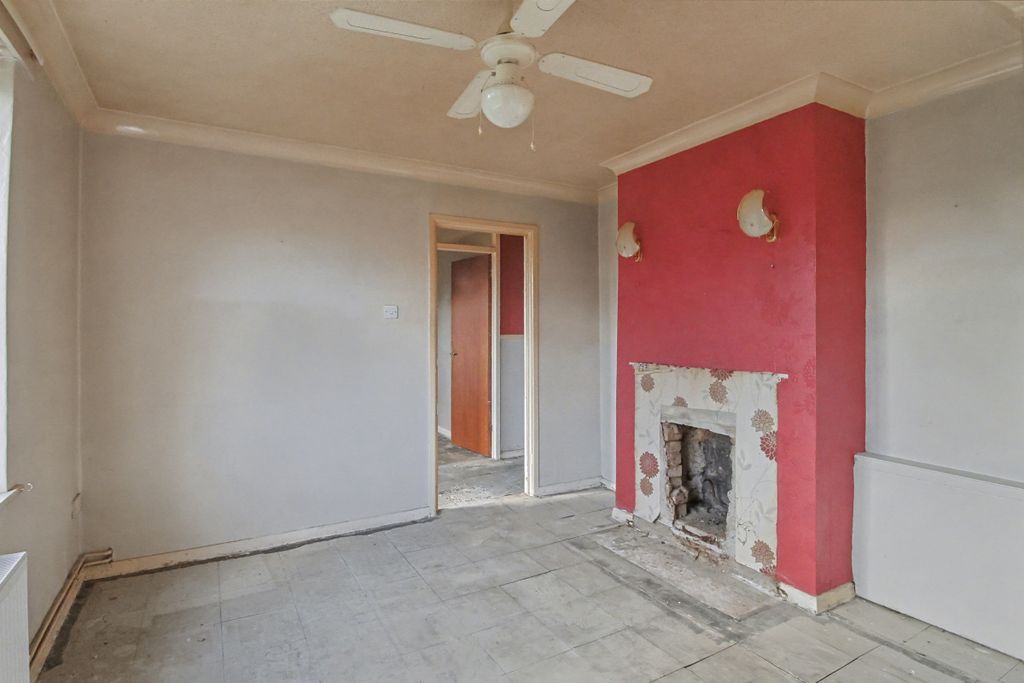 Property photo 3 of 15 7 Gordon Road, Wimborne, Dorset, Bh21 2Ap