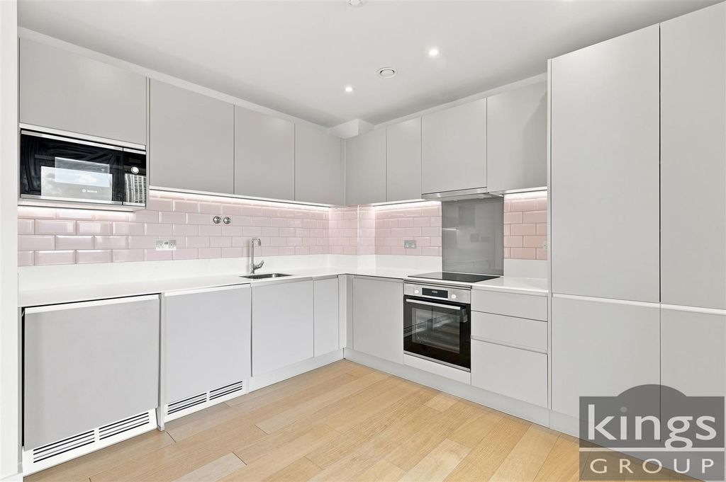 Property photo 2 of 19 Kitchen