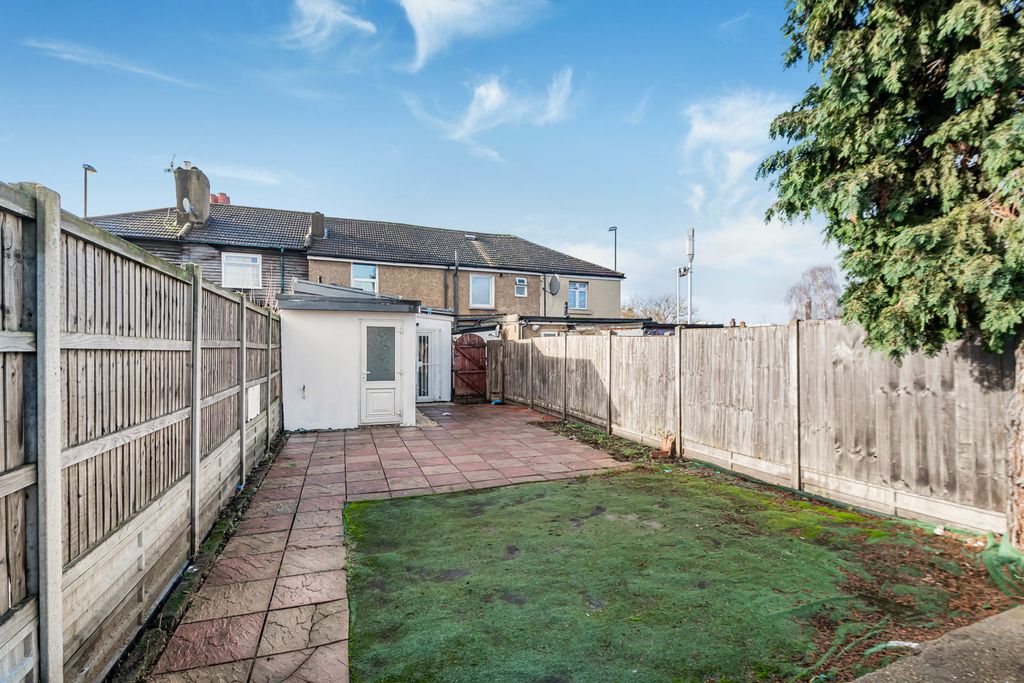 Property photo 2 of 24 Garden