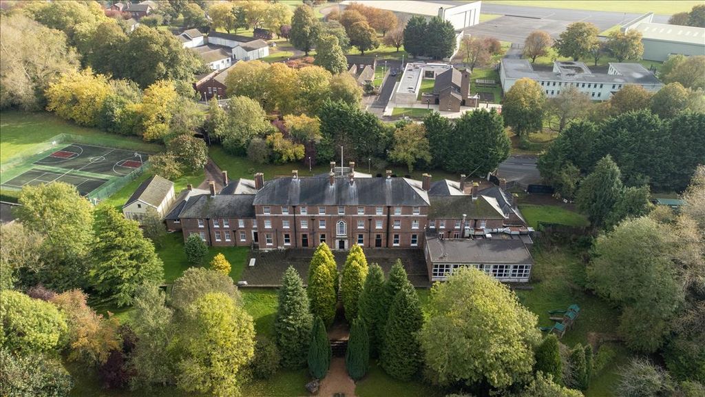 Property photo 2 of 12