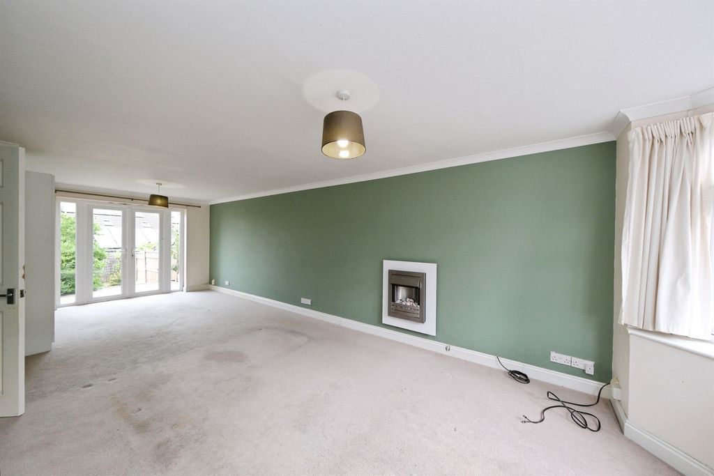 Property photo 2 of 20
