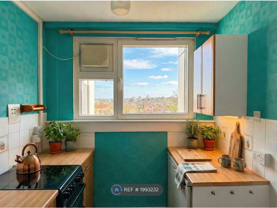 Property photo 3 of 11 Kitchen