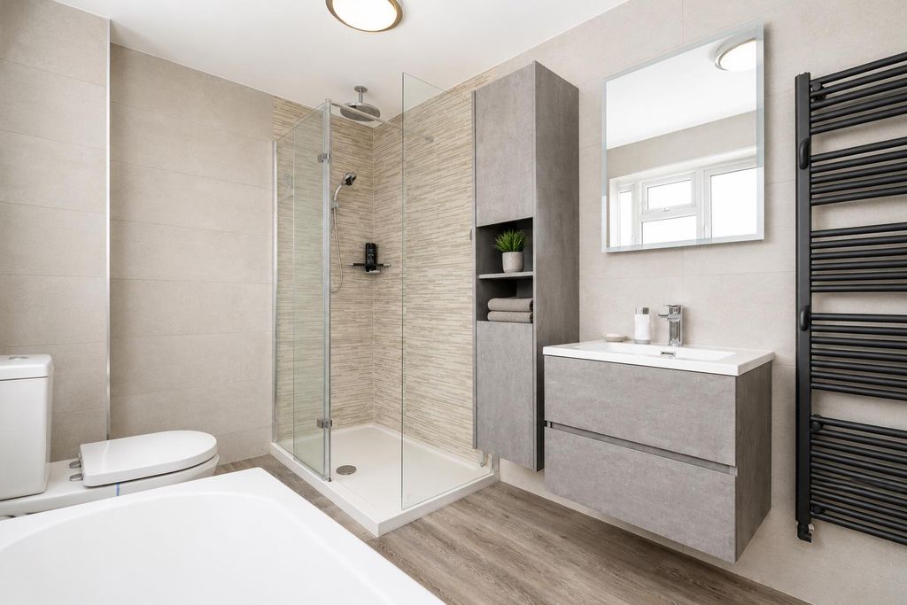 Property photo 3 of 21 Main Bathroom..Jpg