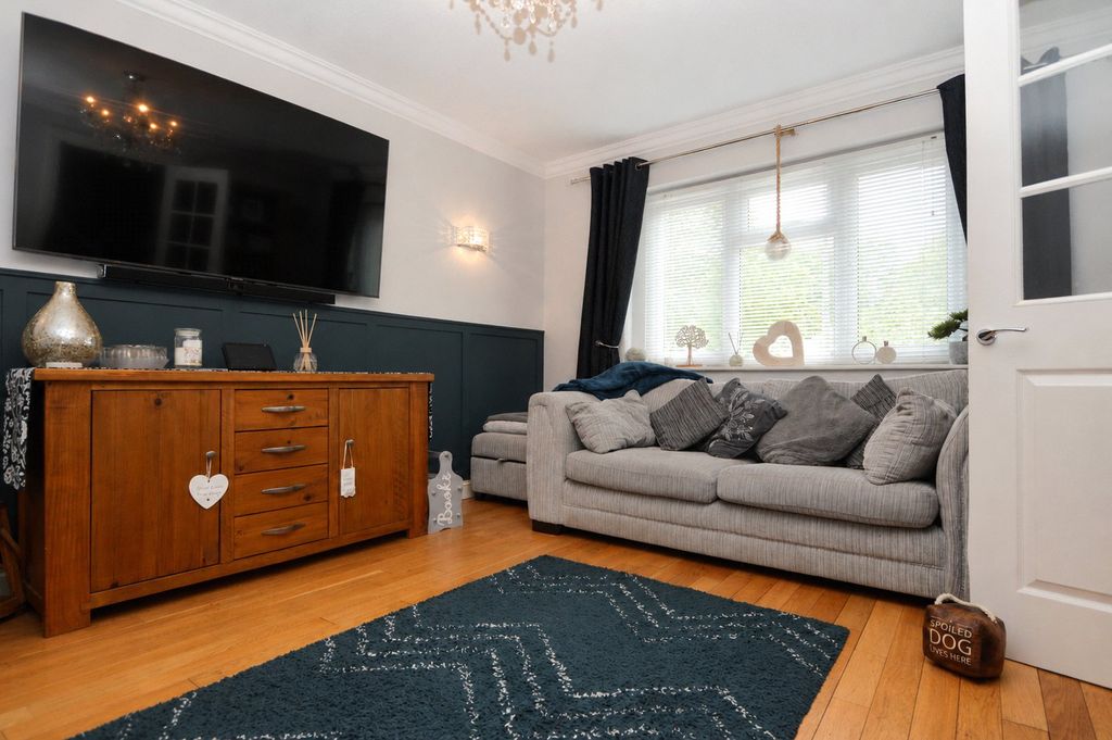 Property photo 2 of 11 Picture No. 12