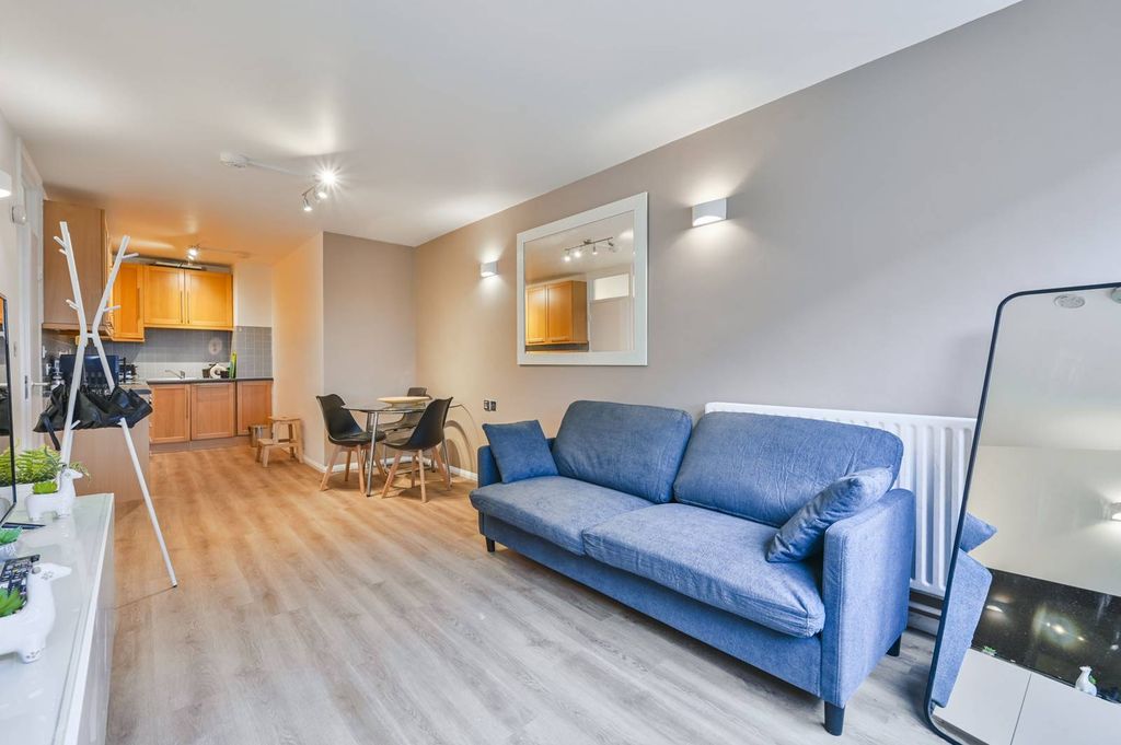 Property photo 1 of 5