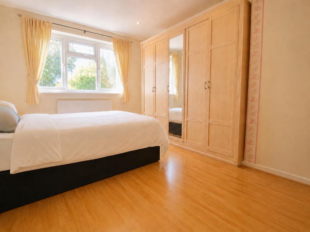 Property photo 2 of 6 Bed 1