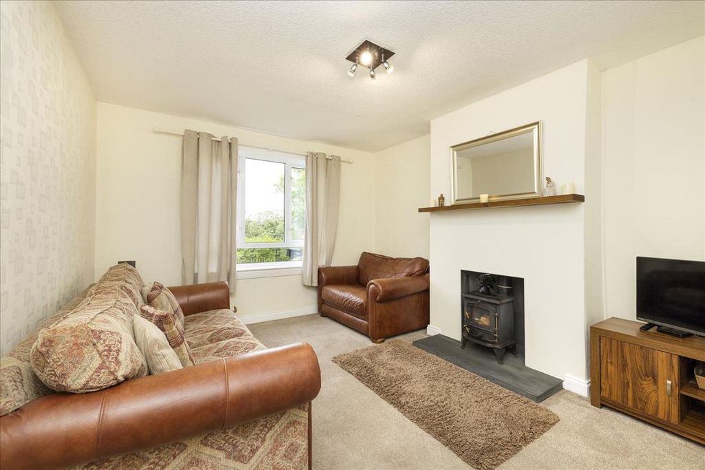 Property photo 2 of 27