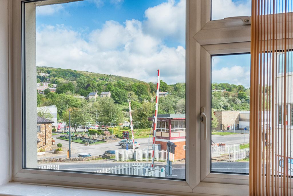 Property photo 1 of 11 Unit 5 - High Res-3.Jpg