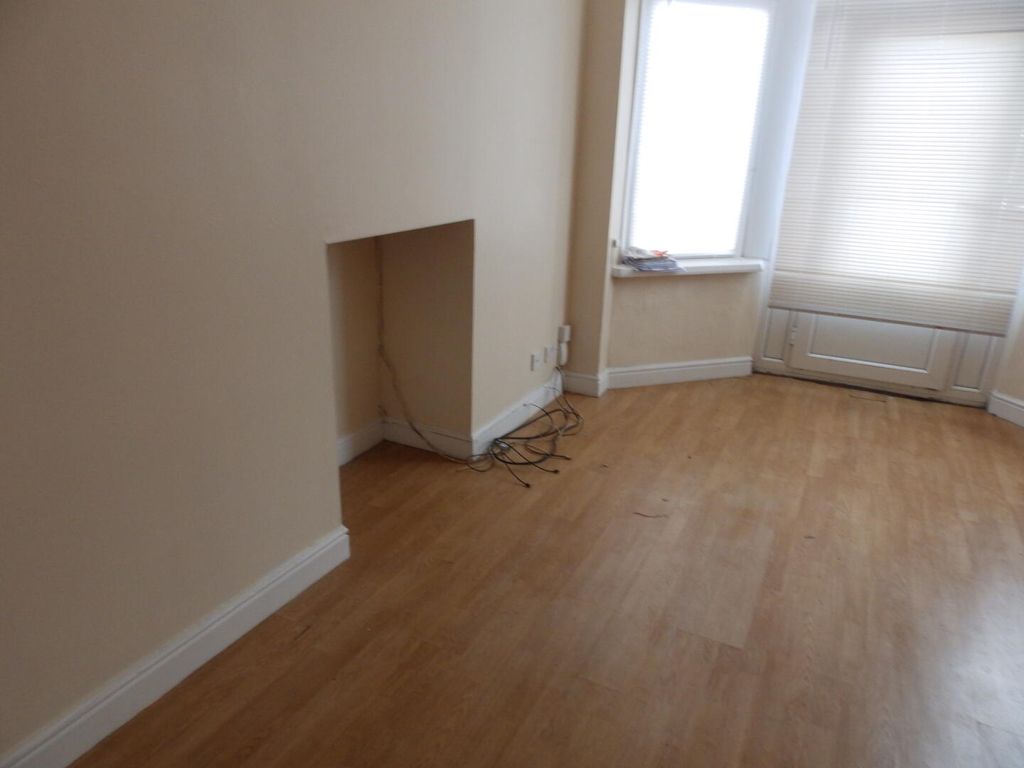 Property photo 3 of 10 Living Room