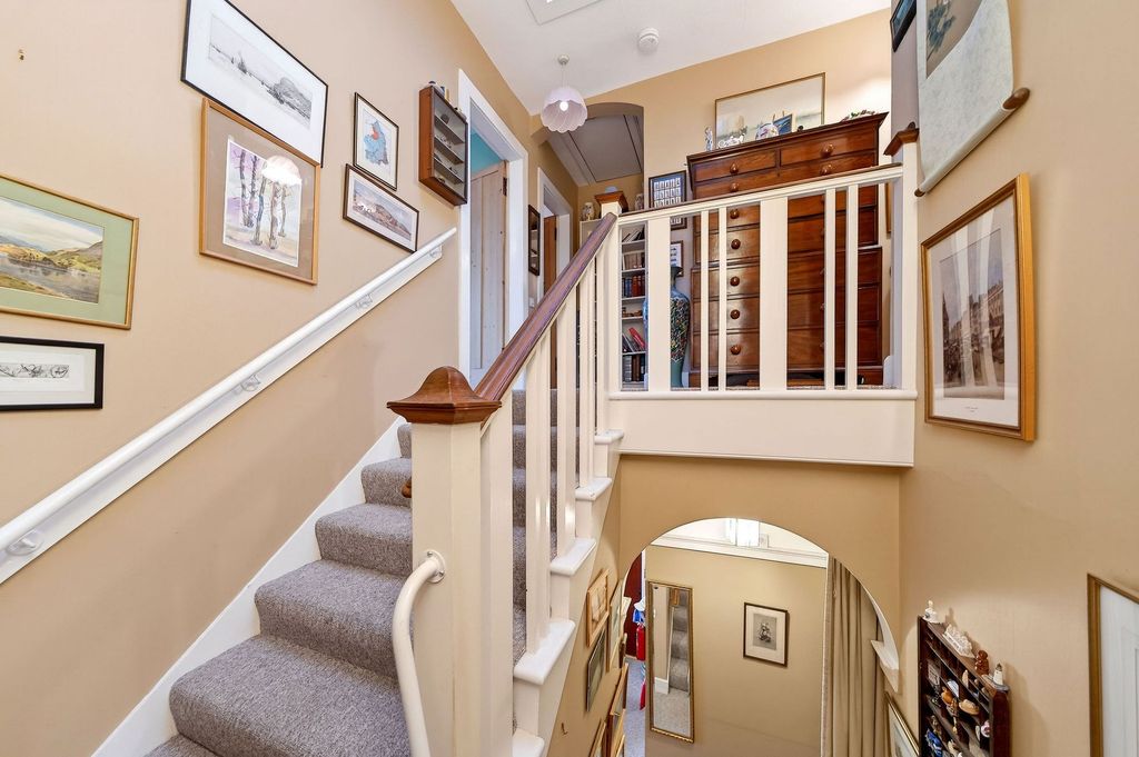 Property photo 2 of 32 Stair