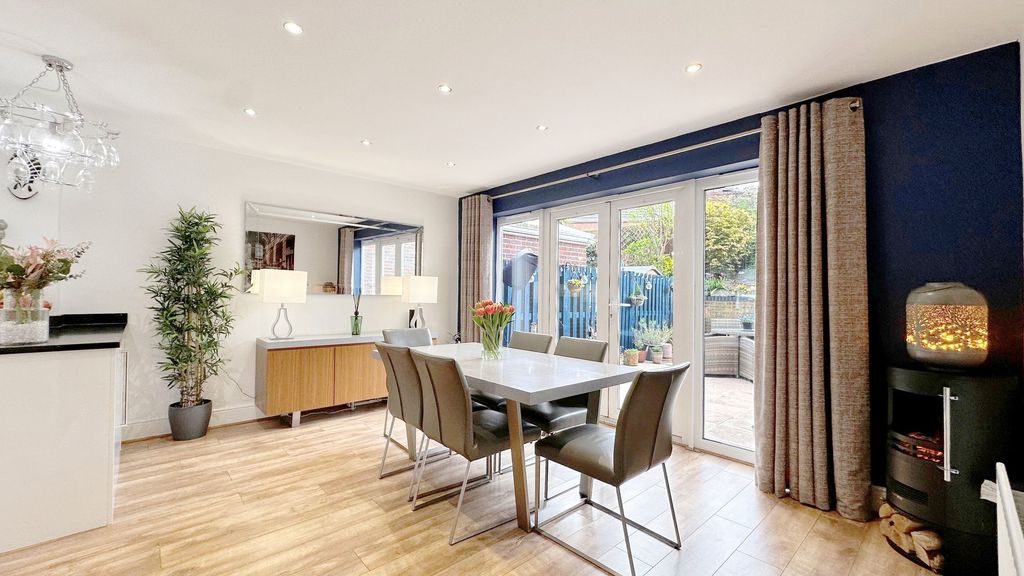 Property photo 2 of 20 Dining Area