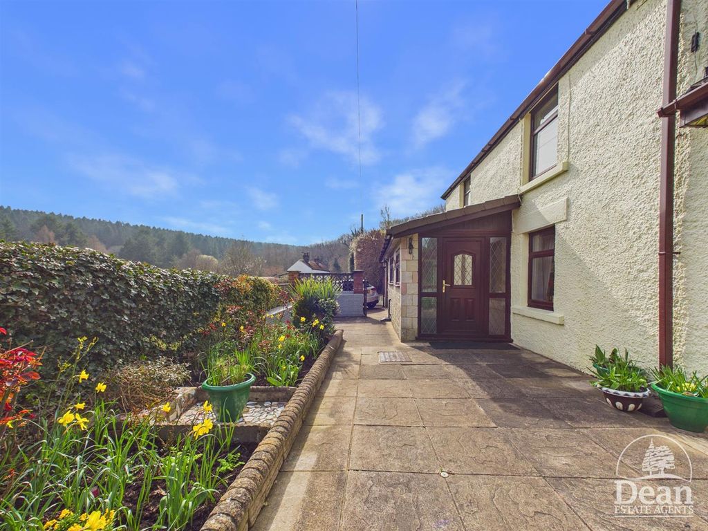 Property photo 3 of 27