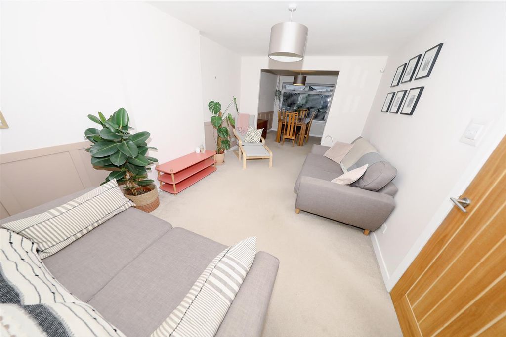 Property photo 3 of 19 B