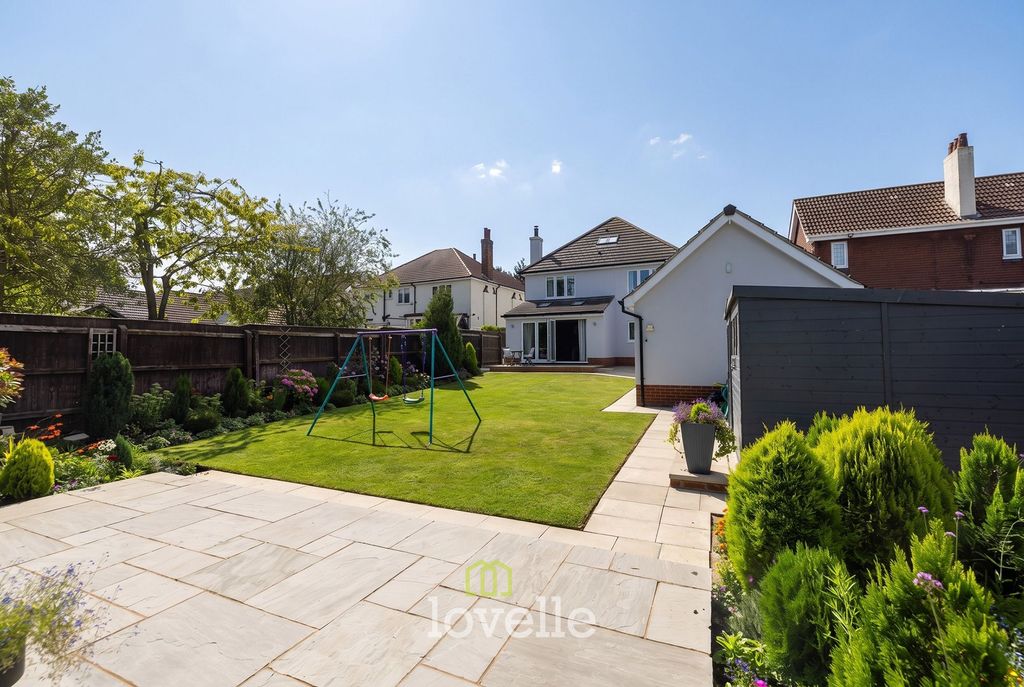 Property photo 2 of 39