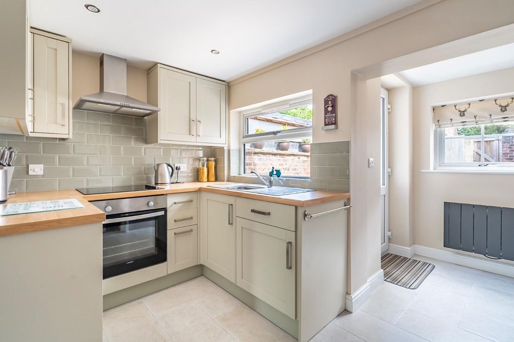 Property photo 3 of 15 Kitchen