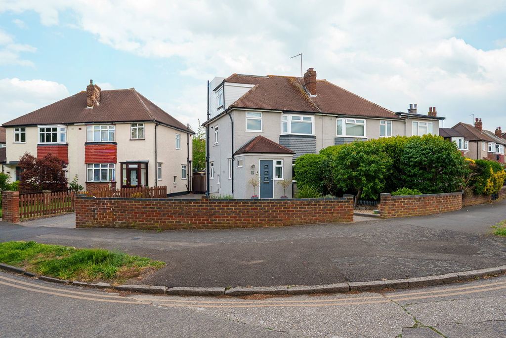 Property photo 2 of 34