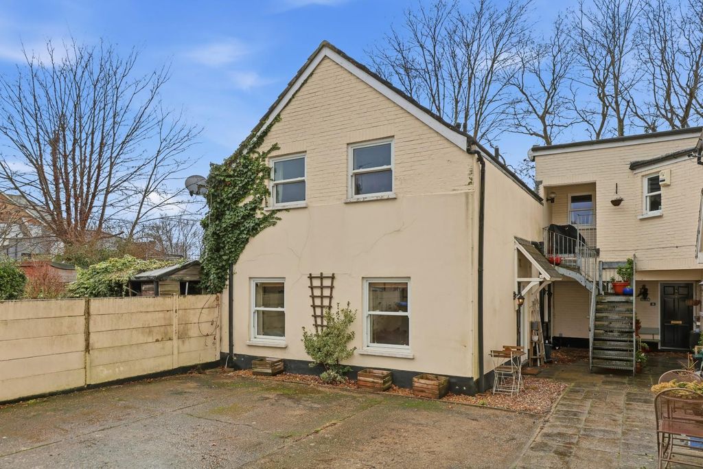 Property photo 1 of 17 15-617Ajhpropwpen  - 6 Parish Mews - 43.Jpg