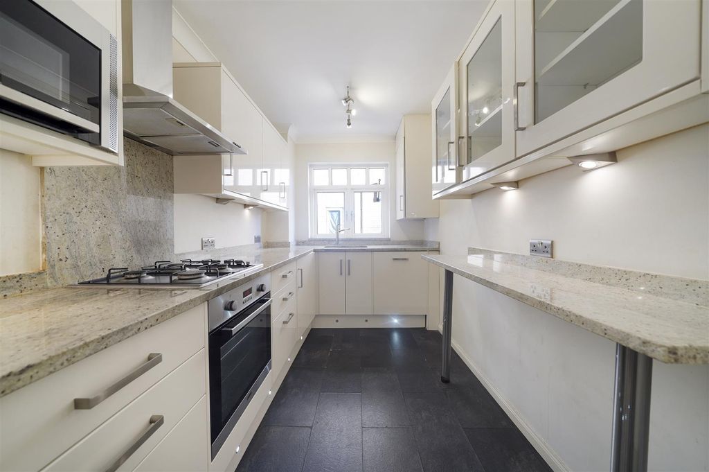Property photo 3 of 15 Kemble Hall