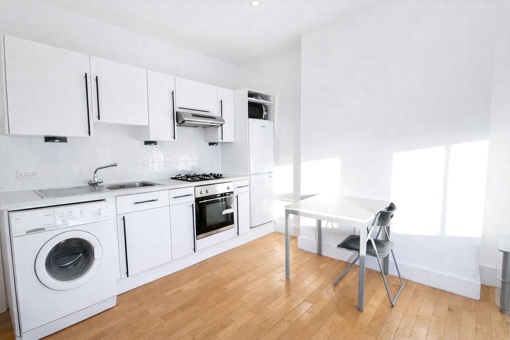 Property photo 3 of 9 Picture 3