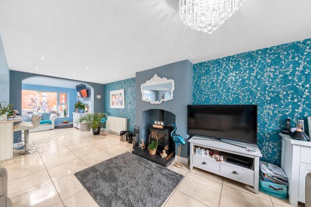 Property photo 3 of 19