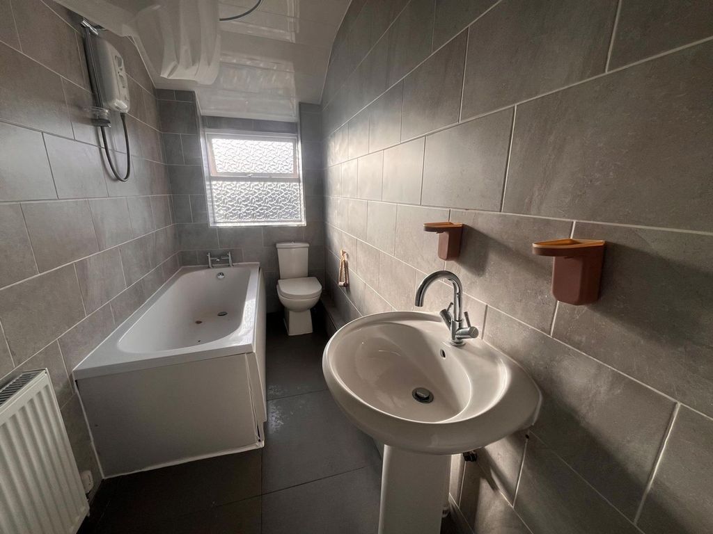 Property photo 3 of 6 Photo 4