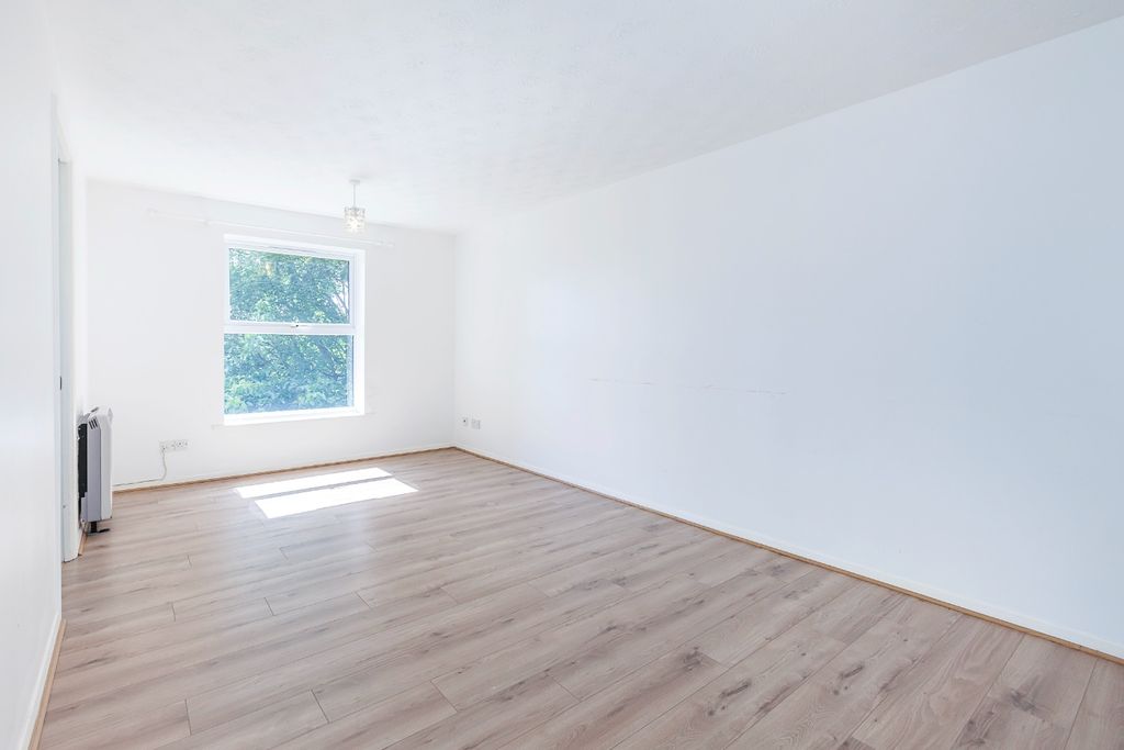 Property photo 3 of 10 4210254