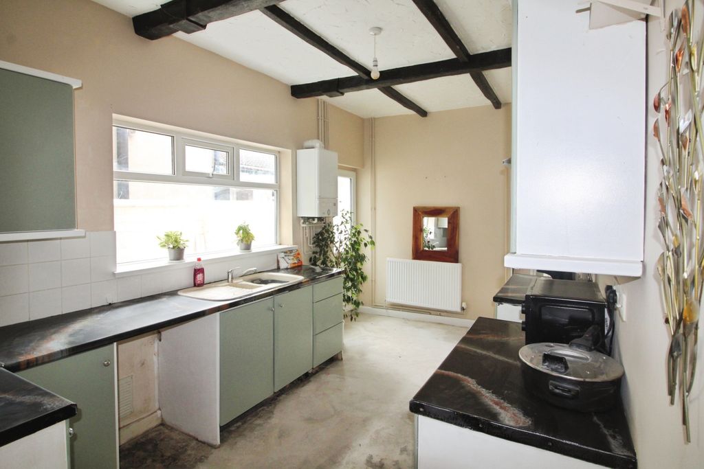 Property photo 3 of 17 Kitchen.Jpg