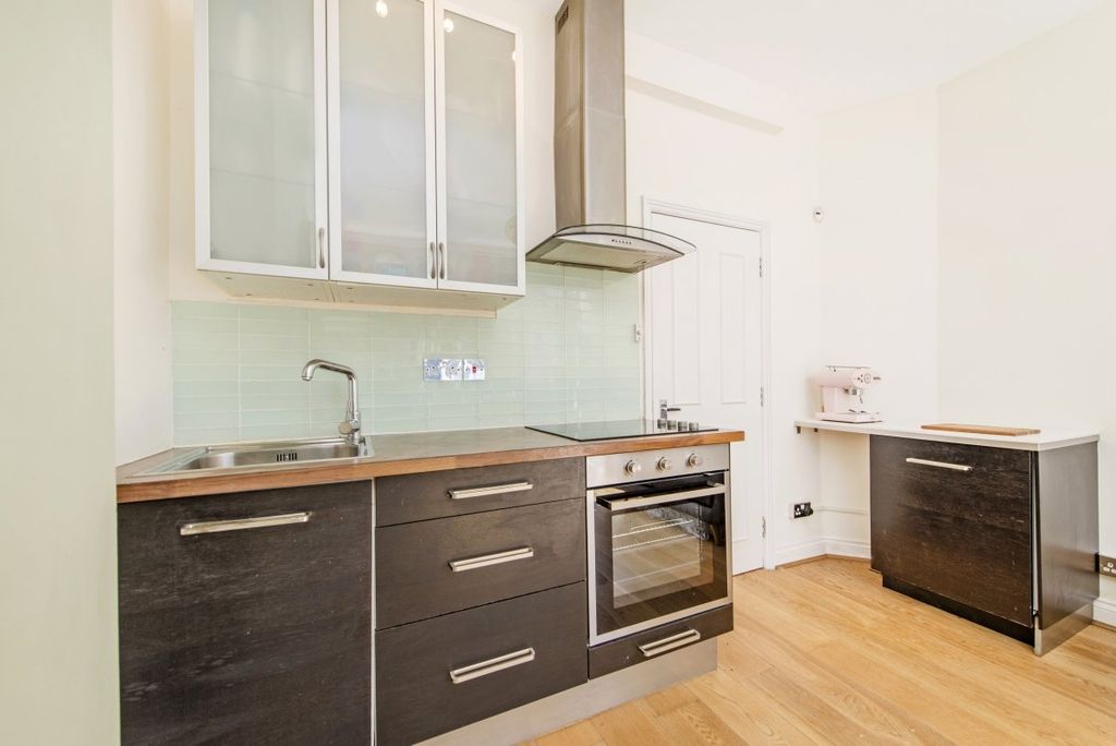 Property photo 2 of 8 Kitchen