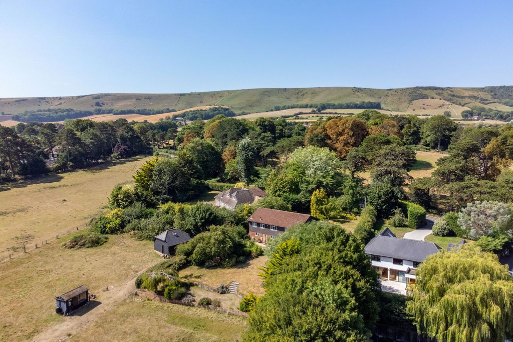 Property photo 2 of 21