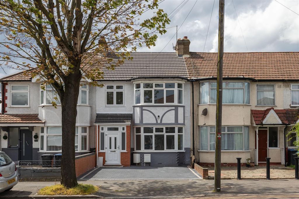 Property photo 1 of 18