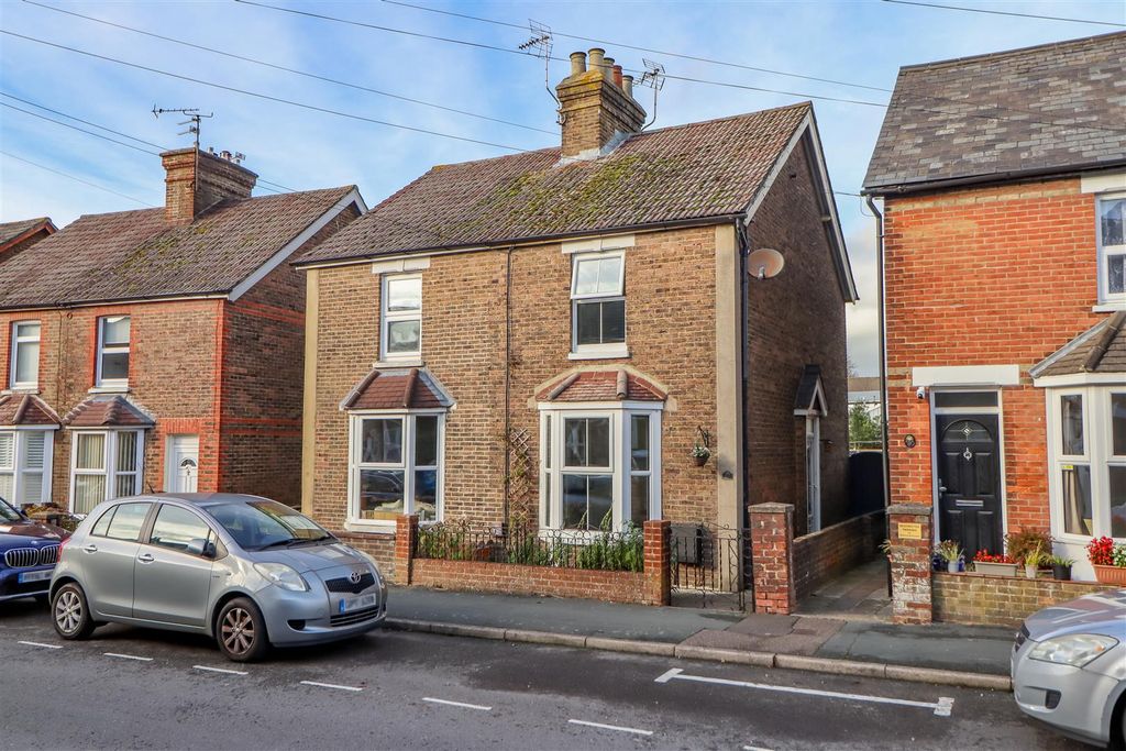 Property photo 1 of 18