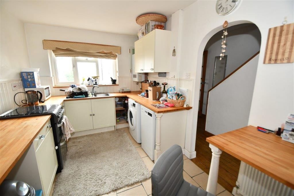 Property photo 2 of 8 Kitchen