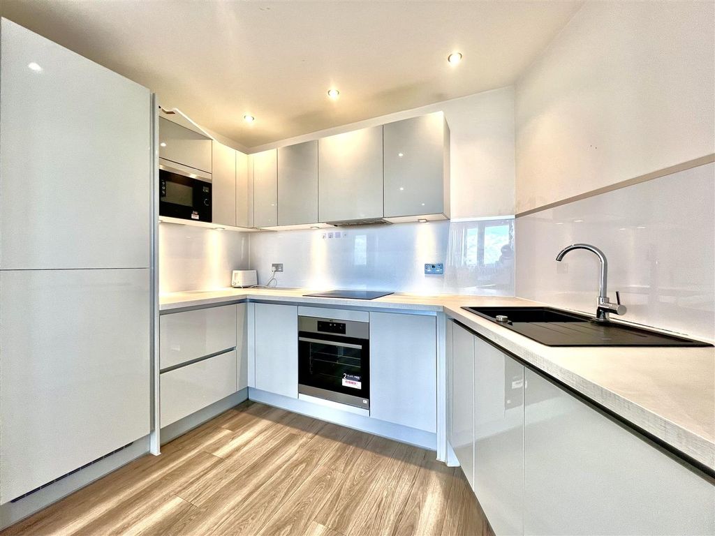 Property photo 1 of 10 Kitchen