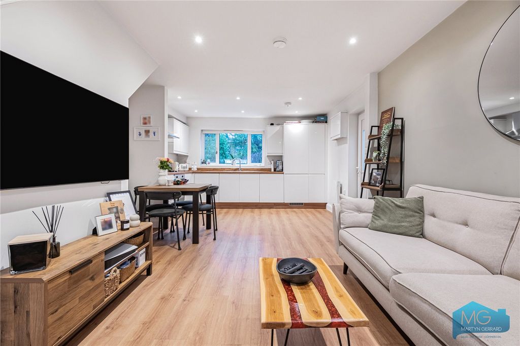 Property photo 2 of 20 Picture No. 28