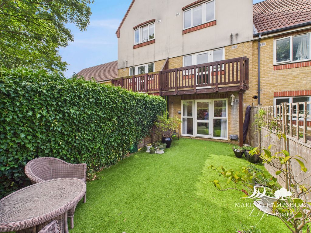 Property photo 3 of 27 Cam03691G0-Pr0066-Still011