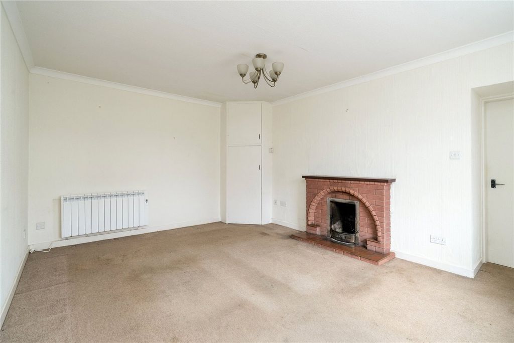 Property photo 3 of 21 Sitting Room