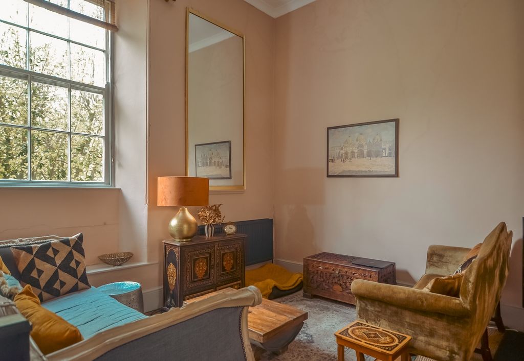 Property photo 2 of 11 _Tps 01208 74182-98