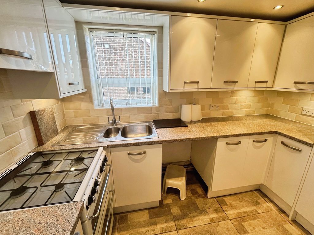 Property photo 3 of 8 Kitchen