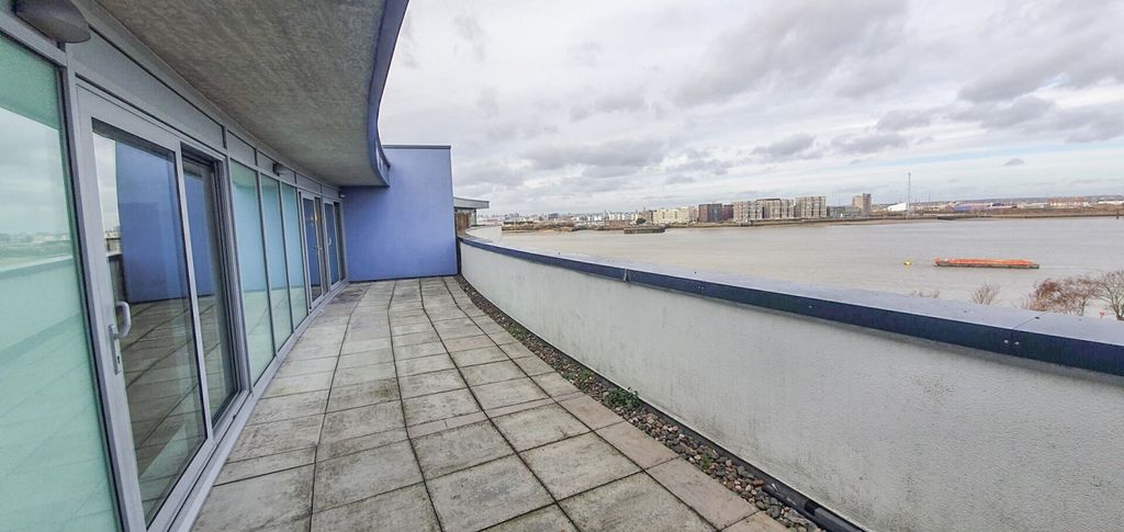 Property photo 3 of 14 Tides6